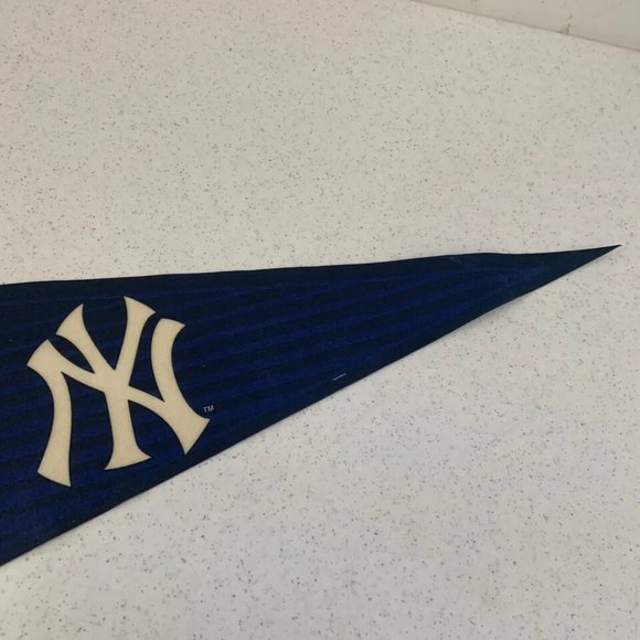 Set of 2 Vintage New York Yankees Collectible Wall Hanging Pennant Flags - Picture 7 of 16